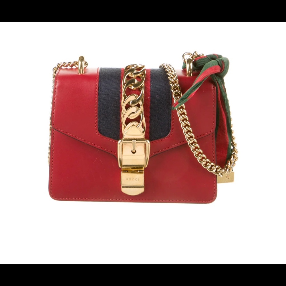 Gucci Sylvie Chain Shoulder Bag. Can be worn two ways.